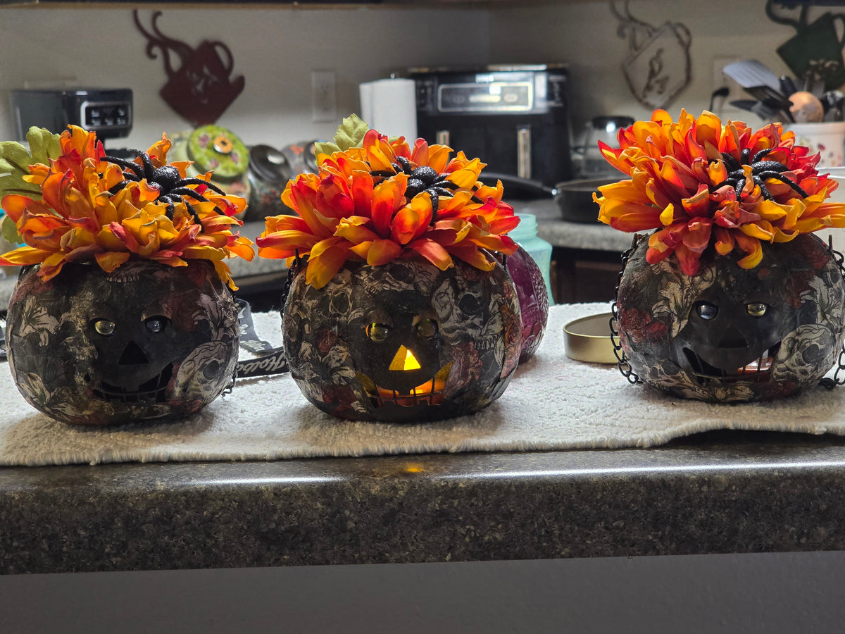 🎃 Spooky Floral Pumpkin Décor 🕷️🖤